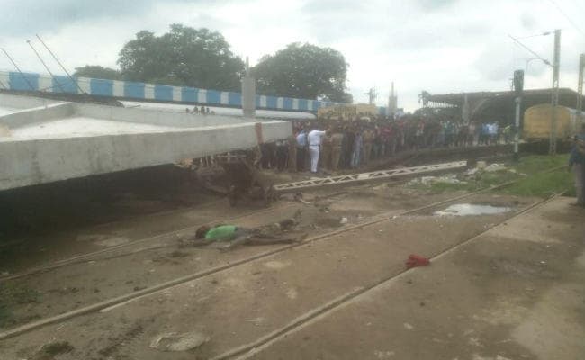 पश्चिम बंगाल : शालीमार स्टेशन पर निर्माणाधीन शेड गिरा, एक की मौत