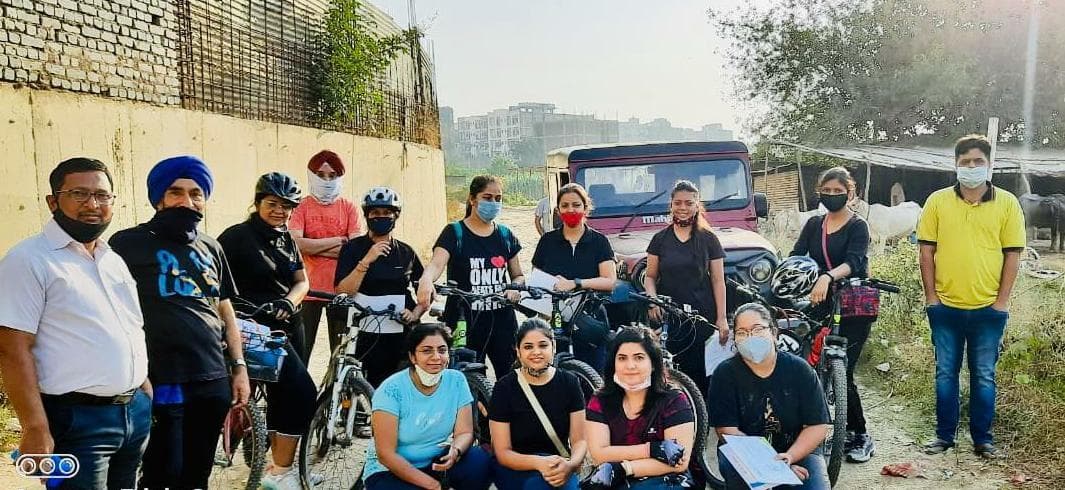 वूमेन ऑन व्हील्स ग्रेटर नोएडा वेस्ट WOW की अनोखी पहल, गरीब मजदूरों के बीच बाटें मास्क और साबुन