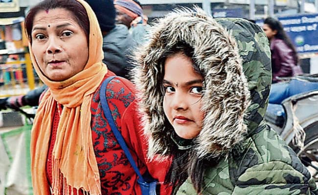 हाड़ कंपा रही ठंड : आज व कल होगी बारिश, ओलावृष्टि की भी संभावना, चार तक स्कूल बंद