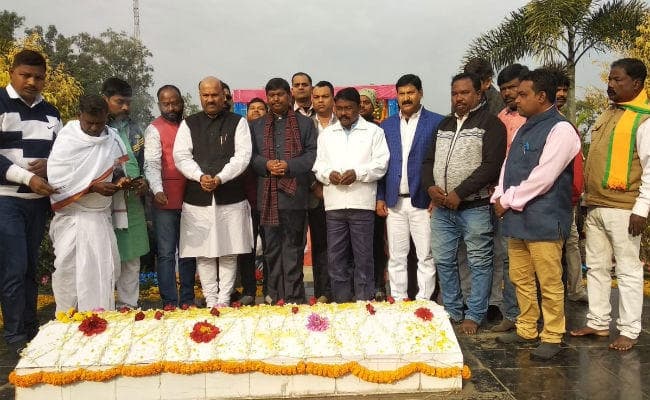 अर्जुन मुंडा ने दी खरसावां के शहीदों को श्रद्धांजलि, कहा- CAA पर कुछ लोग भ्रम फैला रहे हैं, किसी को डरने की जरूरत नहीं