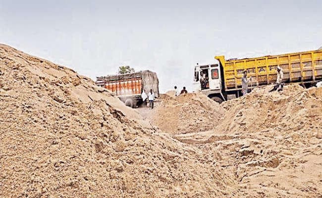 राज्य में पुराने बंदोबस्तधारी कर रहे बालू का खनन