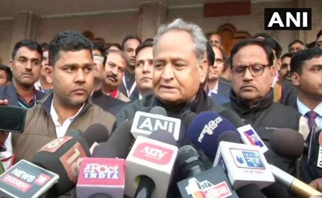 कोटा में शिशुओं की मौत : भाजपा ने कांग्रेस पर साधा निशाना, गहलोत ने कहा- CAA से ध्यान भटकाने की साजिश