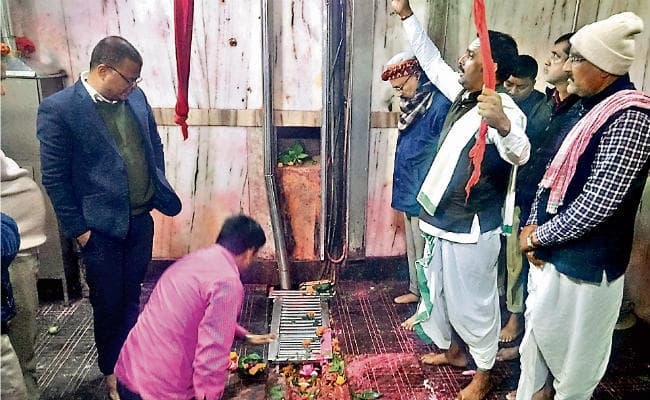 बासुकिनाथ : मंदिर के गर्भगृह में करंट मामले की हुई जांच, वायर में नहीं मिला लीकेज