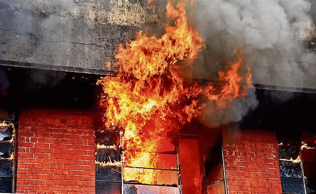 जमशेदपुर : 20 साल से बंद पड़ी केबुल कंपनी के ऑफिस में फिर लगी आग