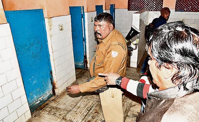 रांची : शौच जाने के बहाने पुलिस को चकमा देकर भाग निकला कैदी