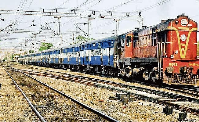 पटना : बेंगलुरु रूट पर 120 रुपये और दिल्ली रूट पर 60 रुपये तक बढ़ा ट्रेन किराया