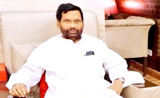 दलितों-आदिवासियों-पिछड़ों-अल्पसंख्यकों के अधिकारों पर उंगली नहीं उठा सकती कोई सरकार : पासवान