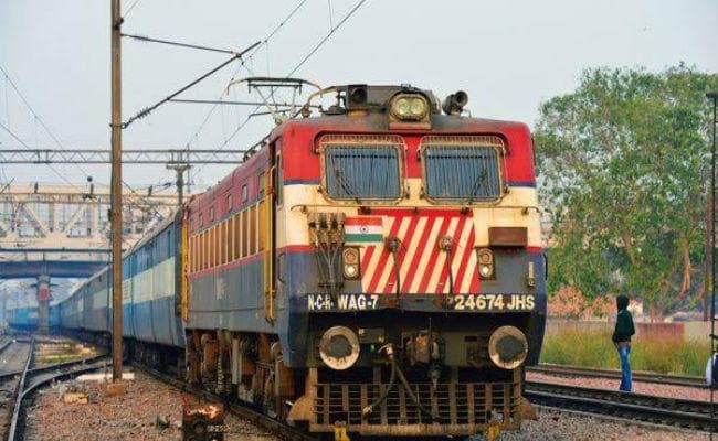 परमिट पर निजी कंपनियों को दी जा सकती हैं 150 यात्री ट्रेन, 22,500 करोड़ रुपये के निवेश की उम्मीद