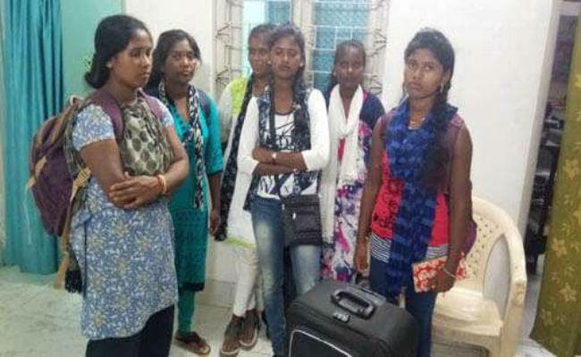 राउरकेला स्टेशन से 30 युवक-युवतियां बरामद, सोनुवा से तमिलनाडु जा रहे थे सभी, दलाल फरार