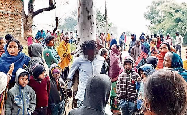 कोडरमा : अवैध संबंध का शक, गुस्साये ग्रामीणों ने महिला और युवक को पेड़ से बांधकर पीटा