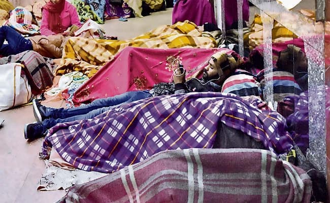 मौसम का हाल : कनकनी घटने से राहत, धूप का इंतजार, कुहासे के कारण लेट हो रही हैं ट्रेनें