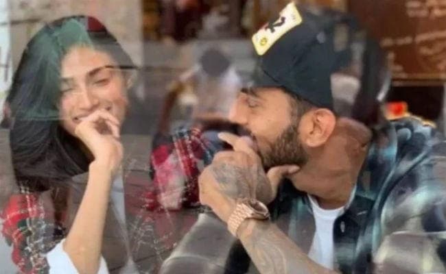 KL Rahul ने आथिया के साथ शेयर की रोमांटिक तस्वीर, बॉलीवुड सेलेब्रिटी और क्रिकेटर्स का आया ऐसा रिएक्शन