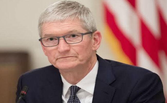 एप्पल की बिक्री घटने से टिम कुक की सैलरी में कटौती