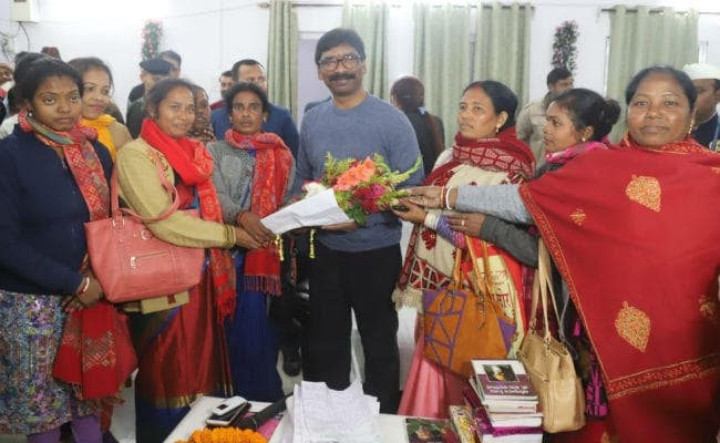 अपनी कर्मभूमि की माटी को ललाट पर लगाने आया हूं, सभी धर्म के लोगों के साथ मिलकर करेंगे विकास : हेमंत