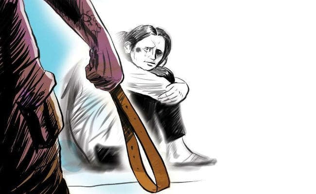 तलाकशुदा पत्नी को पीटा, गिरफ्तार