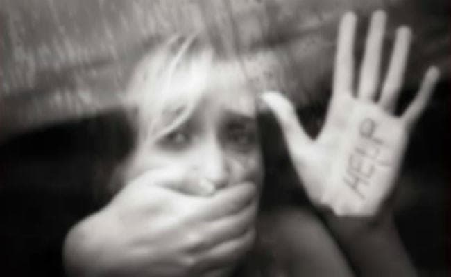 रातू : ट्यूशन पढ़ने जा रही छात्रा की पड़ोसी ने लूट ली आबरू