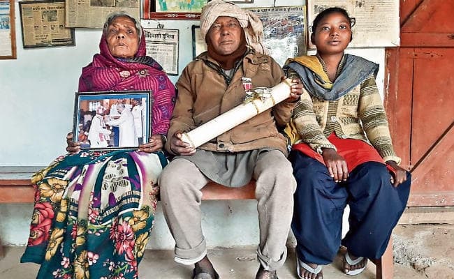 जमीनी हकीकत : तंगहाली में जी रहे पद्मश्री सिमोन उरांव, दो पोतियां बाहर कर रहीं दाई का काम, दो की छूट गयी पढ़ाई