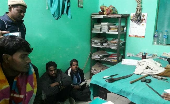 बिहार : वनांचल एक्सप्रेस के एसी बॉगी में लूटपाट, दो अपराधियों को पकड़कर यात्रियों ने की धुनाई