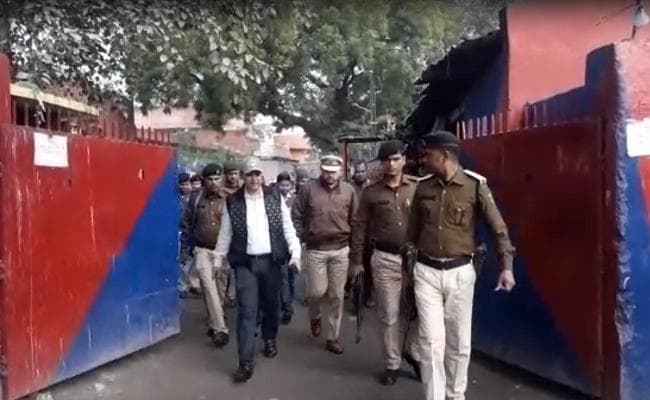 हाजीपुर मंडल कारा में हुई हत्या के बाद बिहार के कई जेलों में छापेमारी