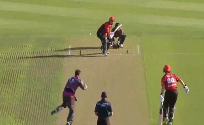 इस युवा बल्‍लेबाज ने एक ओवर में 6 छक्के जड़ युवराज के रिकॉर्ड की बराबरी की