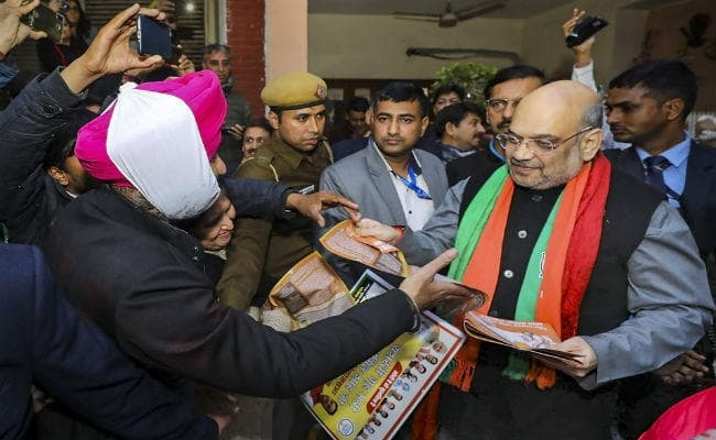 CAA पर समर्थन जुटाने घर-घर पहुंचे भाजपा के मंत्री, अमित शाह ने की अगुवाई