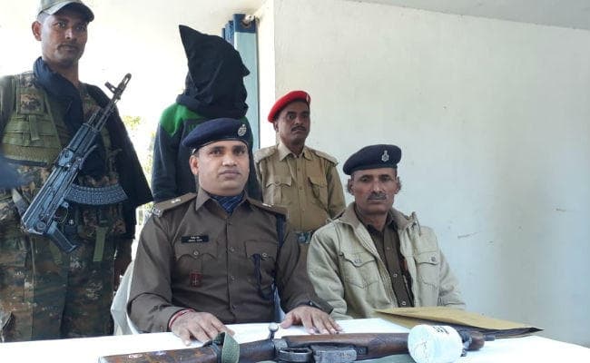 सिमडेगा : पुलिस और पीएलएफआई के बीच मुठभेड़, हथियार के साथ एक उग्रवादी गिरफ्तार