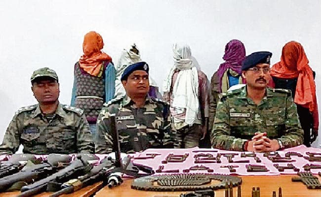 पलामू, लातेहार व सिमडेगा में पुलिस को मिली सफलता, जेजेएमपी व टीपीसी से जुड़े नौ लोग गिरफ्तार, हथियार भी बरामद