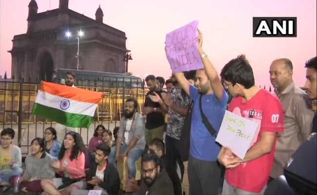JNU घटना की खबर फैलते ही देश के कई विश्वविद्यालयों में शुरू हुआ विरोध प्रदर्शन