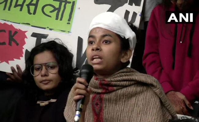 JNU में हिंसा : बोलीं छात्र संघ की अध्यक्ष आइशी घोष- यह संगठित हमला था, कुलपति को हटाने की मांग