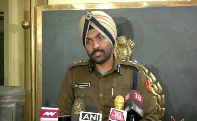 #JNUViolence : दिल्ली पुलिस को मिले अहम सुराग, CCTV फुटेज के आधार पर हो रही जांच, JNU के बाहर 700 पुलिसकर्मी तैनात