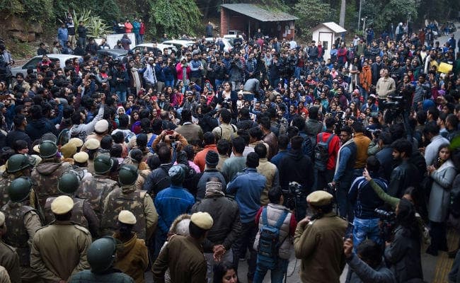 JNU में हिंसा के खिलाफ देशभर में प्रदर्शन, अभी तक कोई गिरफ्तारी नहीं; कुलपति से इस्तीफे की मांग