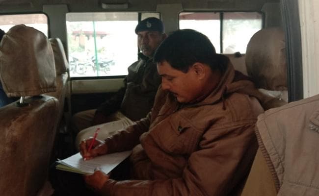 SSP ने दरवाजा खोला, तो नशे में धूत मिले दारोगा जी, गिरफ्तार हुए तो बोले...