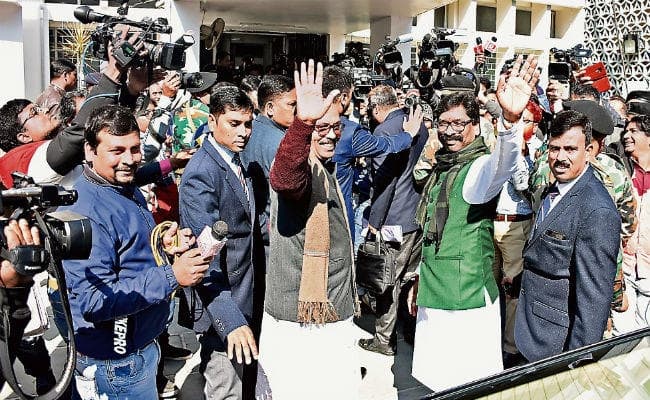 मुख्‍यमंत्री हेमंत सोरेन ने अनुपूरक बजट किया पेश, रवींद्रनाथ महतो सर्वसम्मति से चुने गये विधानसभा अध्यक्ष