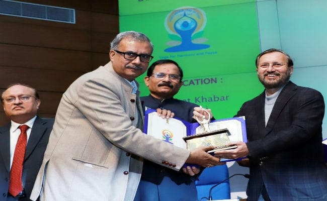 अंतरराष्ट्रीय योग दिवस मीडिया सम्मान: बेहतरीन कवरेज के लिए प्रभात खबर को मिला अवार्ड