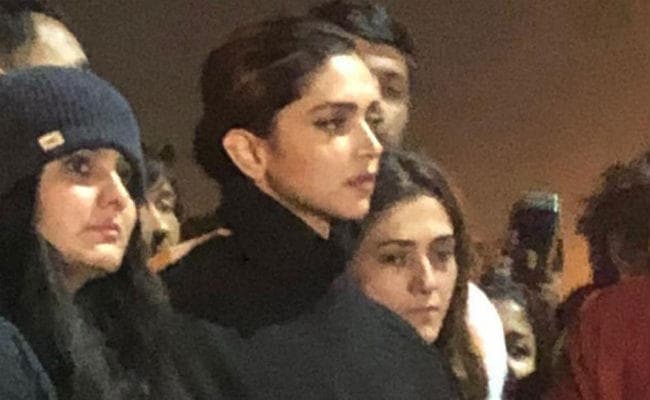 JNU Violence: दीपिका पादुकोण पहुंचीं जेएनयू कैंपस, विरोध प्रदर्शन में हुईं शामिल