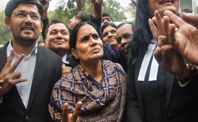 निर्भया गैंगरेप : दोषियों के इलाकों में सन्नाटा पसरा, फांसी होने की खबर के बाद जानें क्या है घर का हाल