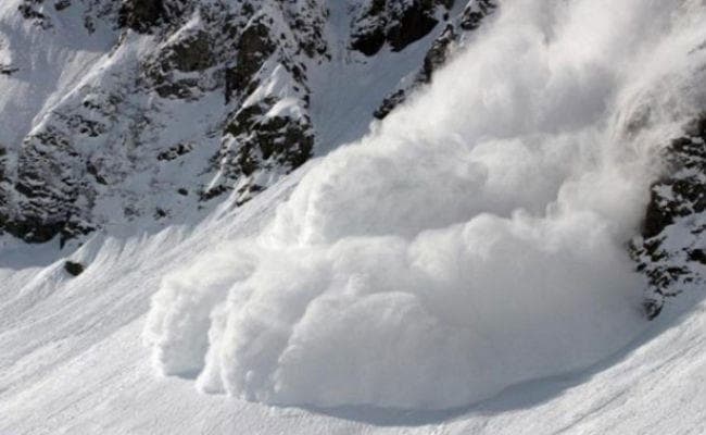 जम्मू-कश्मीर में हिमस्खलन में सेना के पोर्टर की मौत, तीन सुरक्षित निकाले गए