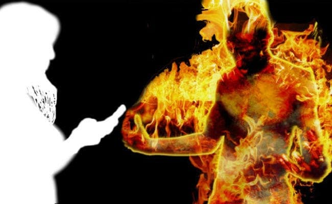 प्रेमिका से चैट करने के दौरान प्रेमी को आया गुस्सा, फिर उठाया खौफनाक कदम