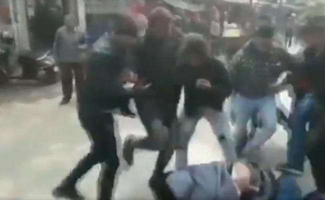 Bharat Bandh : पश्चिम बंगाल में तृणमूल और एसएफआइ के बीच तीखी झड़प