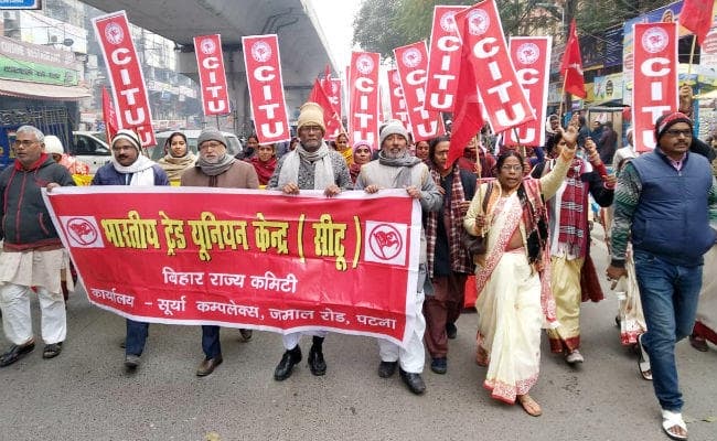 Bharat Bandh : ट्रेड यूनियनों की देशव्यापी हड़ताल का बिहार में देखा गया असर, कार्यालयों में लटके ताले, सड़कों पर उतरे लोग