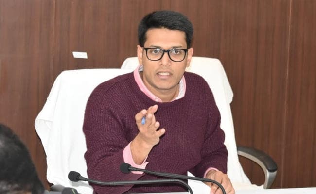 Ranchi : डीडीसी ने सभी विभागों से मांगी रिपोर्ट, लंबित कार्यों को जल्द पूरा करने का दिया निर्देश