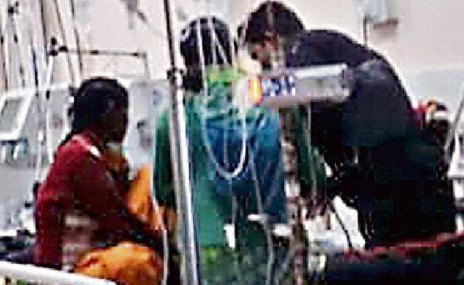 रांची : रिम्स के गार्ड कर रहे हैं पारा मेडिकल का काम, कैसे कम होगा मौत का आंकड़ा