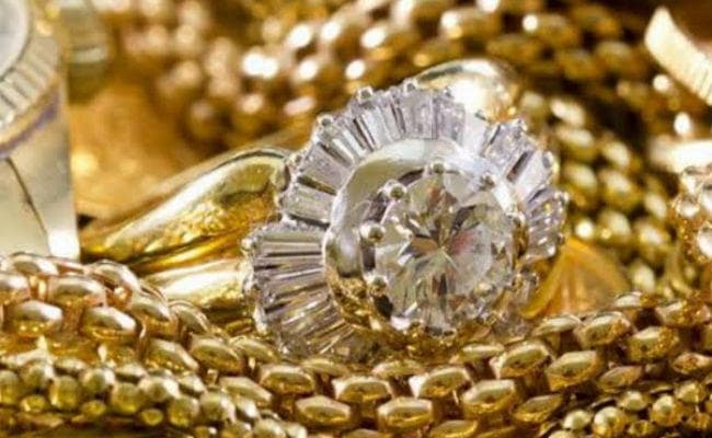 अमेरिकी सैन्य ठिकानों पर ईरान के हमले का असर, सोने-चांदी की कीमतों में बड़ी छलांग, 41810 पर पहुंचा सोना