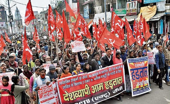 झारखंड में मजदूरों का प्रदर्शन, कई सेवाओं पर दिखा मिला-जुला असर