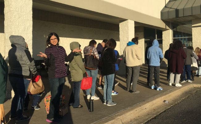 मीनाक्षी शेषाद्रि का ट्वीट- किसी ने नहीं पहचाना, यह अमेरिका है...!