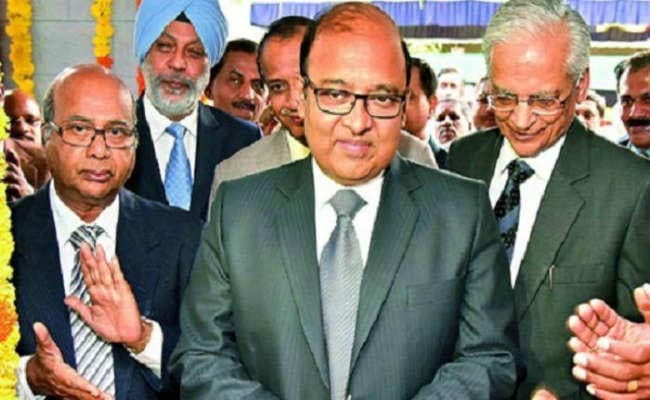 लोकपाल सदस्य न्यायमूर्ति डी. बी. भोंसले ने दिया इस्तीफा