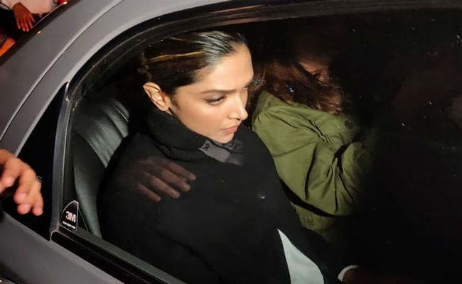 दीपिका पादुकोण के जेएनयू जाने की पूरे देश में चर्चा