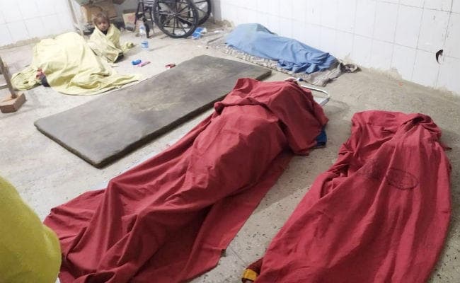 बोलेरो और ट्रक की टक्कर में दो बच्चों और महिला सहित चार लोगों की मौत