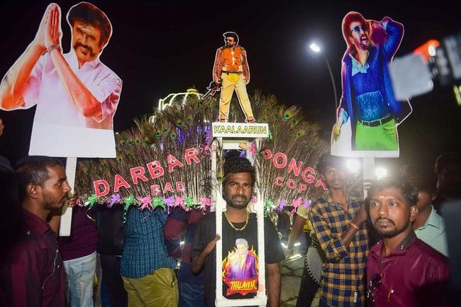 #Darbar: रजनीकांत की फिल्म ‘दरबार’ की रिलीज पर फिर दिखी फैंस की दीवानगी