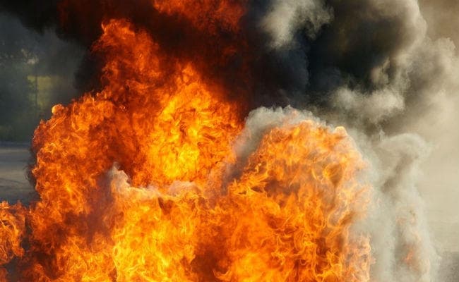 धमाके से दहला चुंचुड़ा, सैकड़ों मकान क्षतिग्रस्त